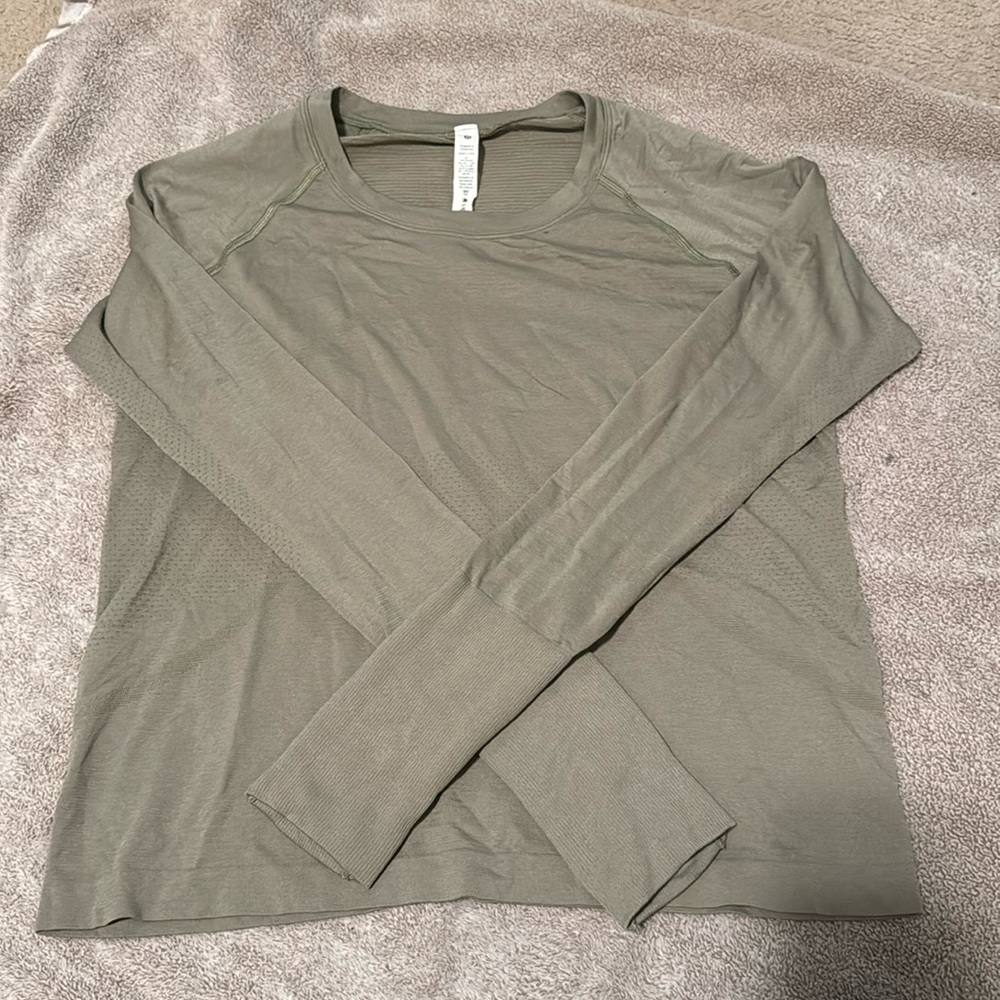Lululemon swiftly relaxed fit long sleeve size 10